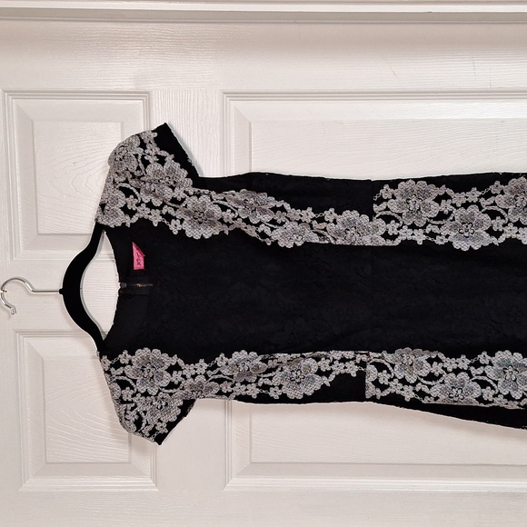 Betsey Johnson Lace Dress 2 Pencil Bodycon Sexy Cocktail Black White Vamp - Picture 4 of 6